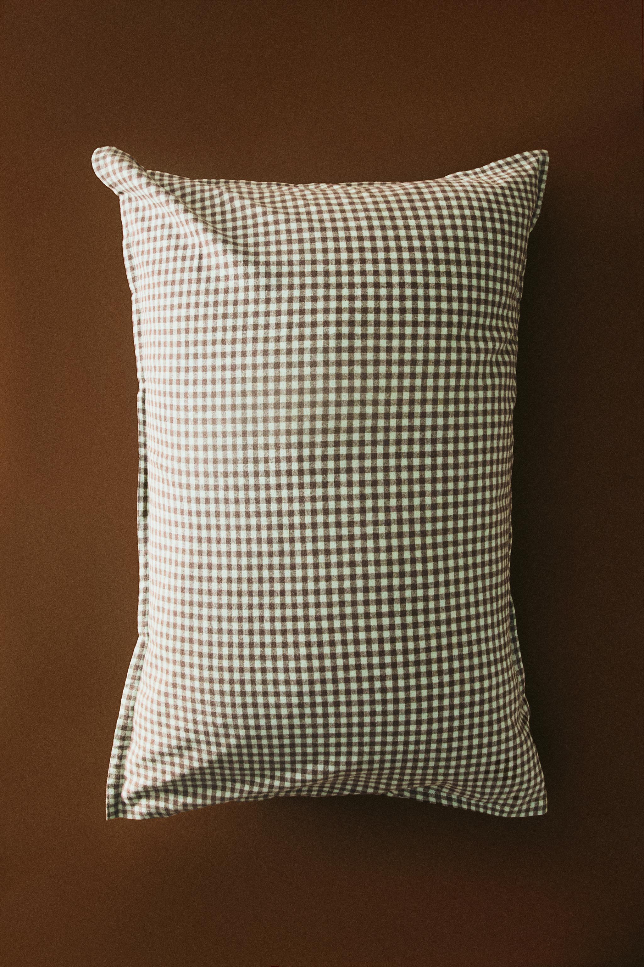 CHILDREN'S GINGHAM PILLOWCASE